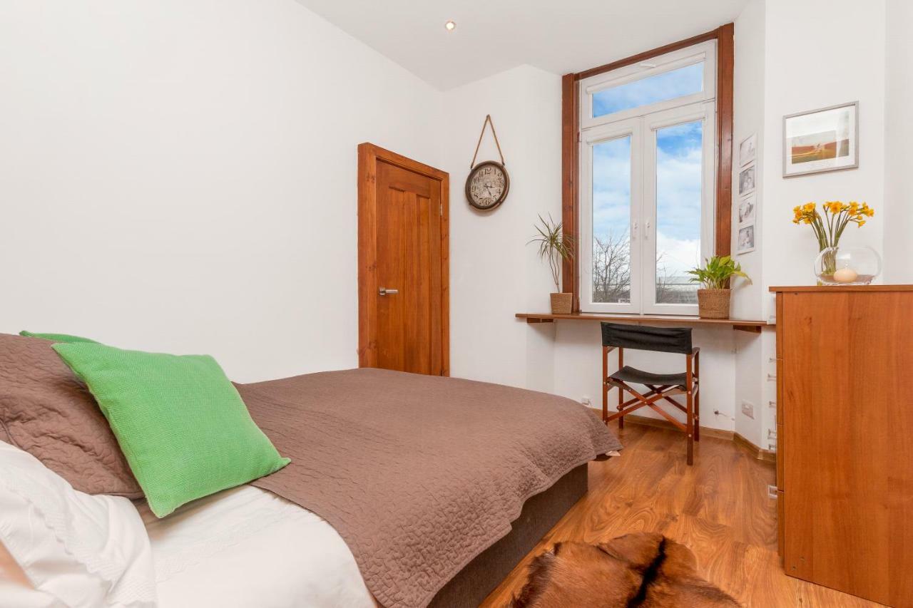 Beautiful Holyrood Park Apartment Edinburgh Exterior photo